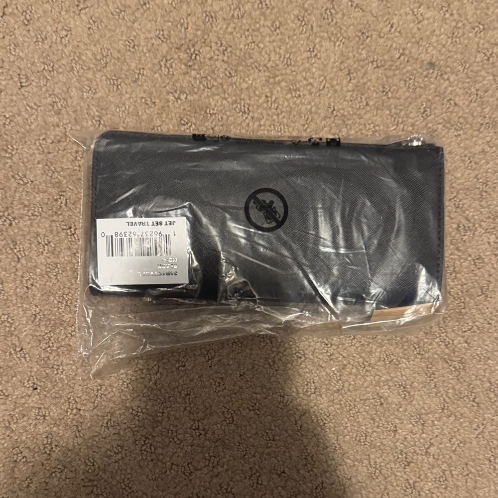 Michael Kors Elegant Black Clutch - Picture 3 of 3